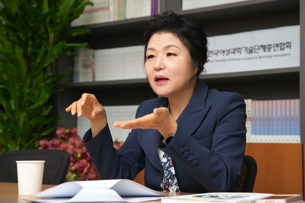 권오남 한국여성과학기술단체총연합회 회장 ⓒ여성신문‧성혜련 사진작가