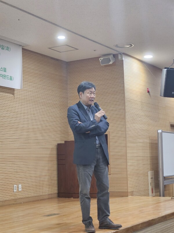 김누리 중앙대 교수는 9일  3시 서울 영등포 하이서울유스호스텔에서 열린  ‘남다른성교육연구소 출범식’ 강연에서 "한국은 민주주의자가 없는 민주주의 사회"라고 설명했다. 