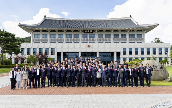 제12대 경상북도의회 의원 단체사진 ⓒ경상북도의회