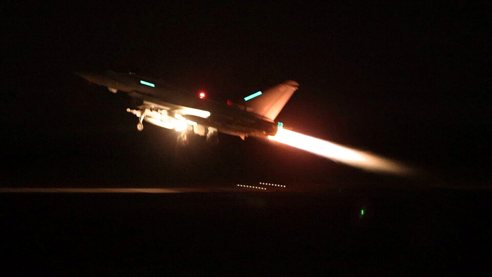 (아크로티리[키프로스] 로이터=연합뉴스) 영국 공군(RAF) 타이푼 전투기가 12일(현지시각) 예멘 친이란 반군 후티의 근거지를 공격하기 위해 키프로스 아크로티리 공군기지에서 이륙하고 있다.