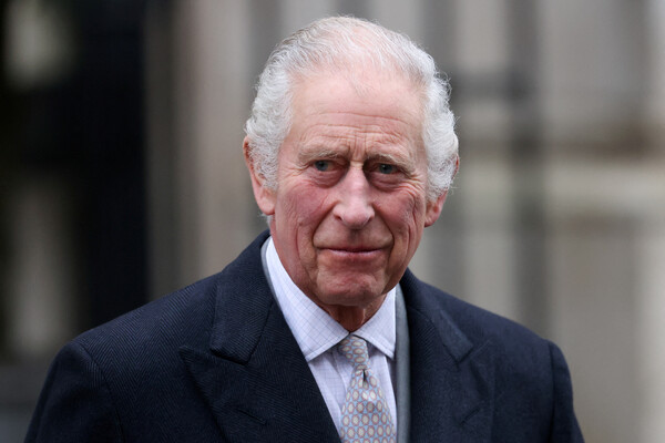 영국 찰스 3세 국왕이 2024년 1월 29일 런던 한 병원에서 전립선 비대증 수술을 받고 퇴원하고 있다. ⓒ로이터 연합뉴스