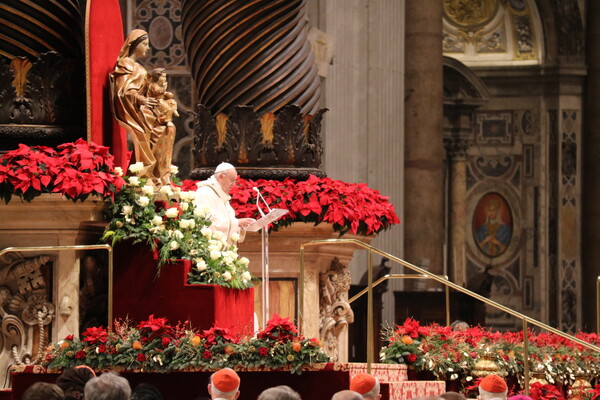 지난해 12월 18일 프란치스코 교황은 사람들이 축복받을 때 '도덕적 무결성'이 필요한 것은 아니라고 말했다 ⓒ연합뉴스