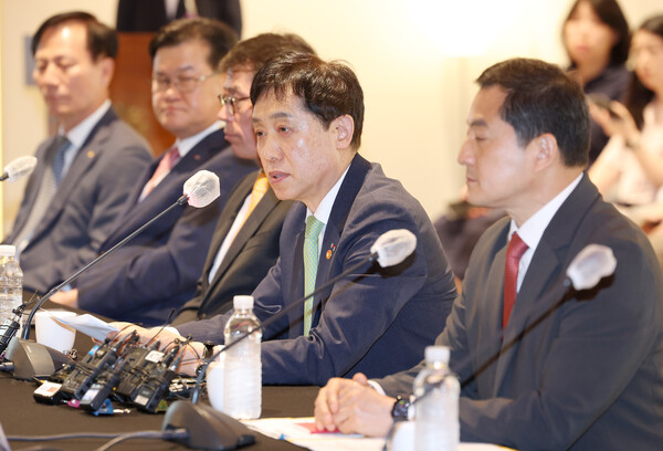 12일 중구 은행회관에서 열린 청년도약계좌 협약식에서 김주현 금융위원장이 발언을 하고 있다. ⓒ연합뉴스