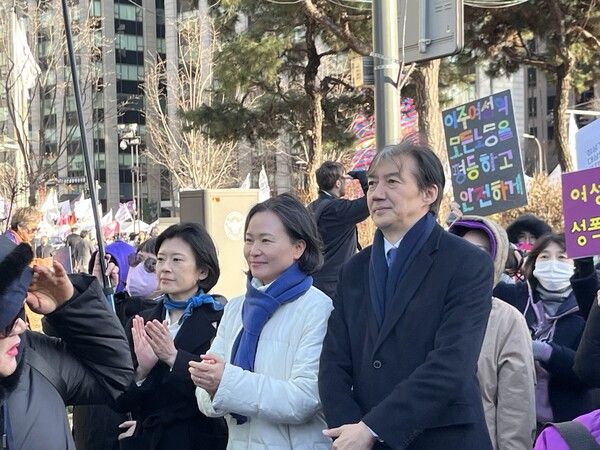 3·8 세계 여성의 날의 날을 맞은 8일 조국 조국혁신당 대표가 제39회 한국여성대회에 참석해 종로 거리를 행진했다. ⓒ여성신문