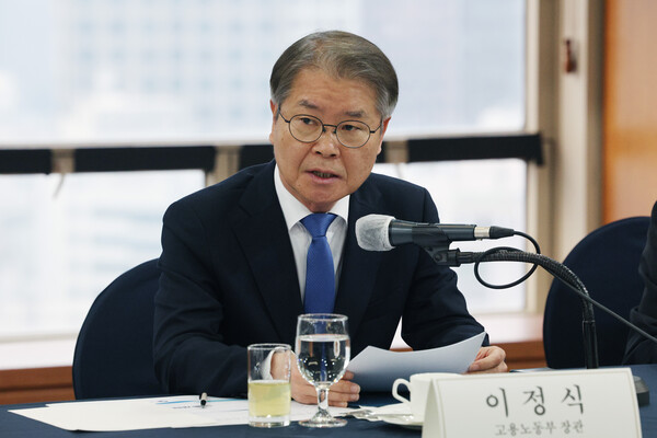 서울 중구 프레스센터에서 열린 주요기업 CHO(최고인사책임자) 간담회에서 발언하고 있는 이정식 고용노동부 장관. ⓒ연합뉴스
