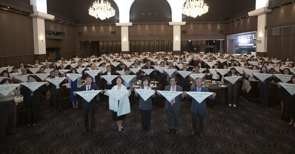 (사)에코맘코리아 창립 15주년 후원감사의 밤이 지난 18일 서울 성동구 갤러리아포레에서 300여 명이 참석한 가운데 열렸다. ⓒ(사)에코맘코리아 제공