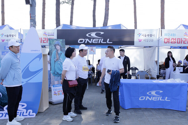 제24회 ‘여성마라톤대회’에 참여한 오닐 부스. ⓒ여성신문·이동윤 사진작가