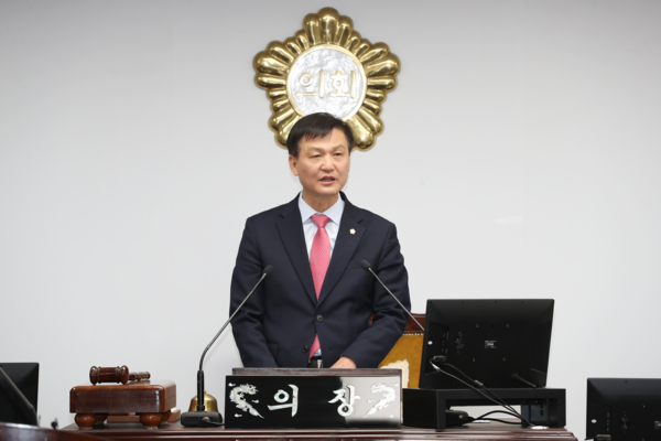 라도균 종로구의회 의장은 “‘4·1 육아근무제’가 잘 자리 잡아 모든 부모가 경력을 유지하면서 자녀를 직접 돌볼 수 있는 세상이 되기를 기대한다”고 말했다. ⓒ종로구의회