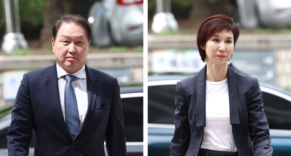 지난 4월 16일 최태원 SK그룹 회장과 노소영 아트센터나비 관장이 16일 오후 서울 서초구 서울고등법원에서 열린 이혼 소송 항소심 공판에 출석하고 있다. ⓒ연합뉴스