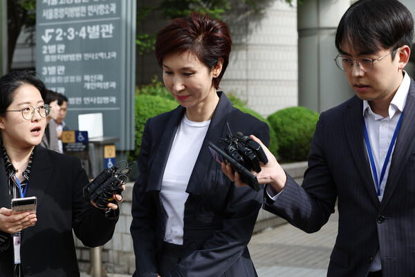 노소영 아트센터 나비 관장이 법정을 나서고 있다. ⓒ연합뉴스