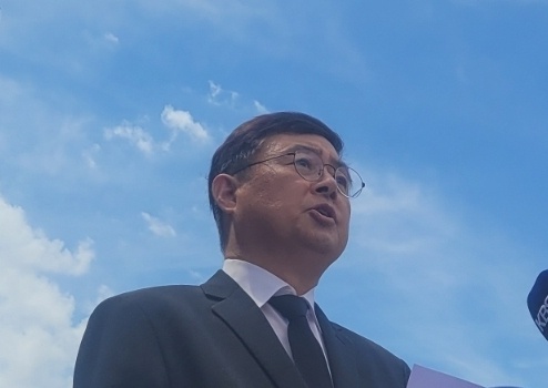 25일 대국민 사과문을 발표하고 있는 박순관 아리셀 대표. ⓒ연합뉴스