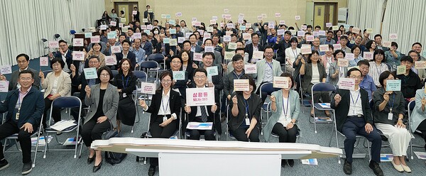 2023년 7월 제주도 양성평등발대식 기념 사진.  205개 부서 212명의 양성평등담당관이 참석했다. ⓒ제주도