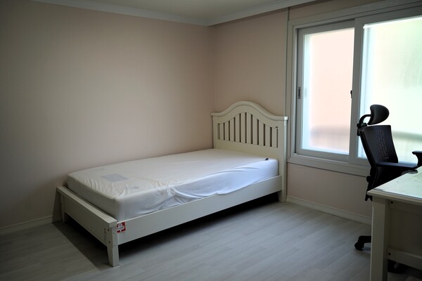 경남에 위치한 친족성폭력 보호시설은 만19세 입소자의 독립을 준비할 수 있게 혼자서 지낼 수 있는 생활관을 운영하고 있다. 현재 만19세 입소자가 없어 비어 있는 생활관의 모습 ⓒ신다인 기자