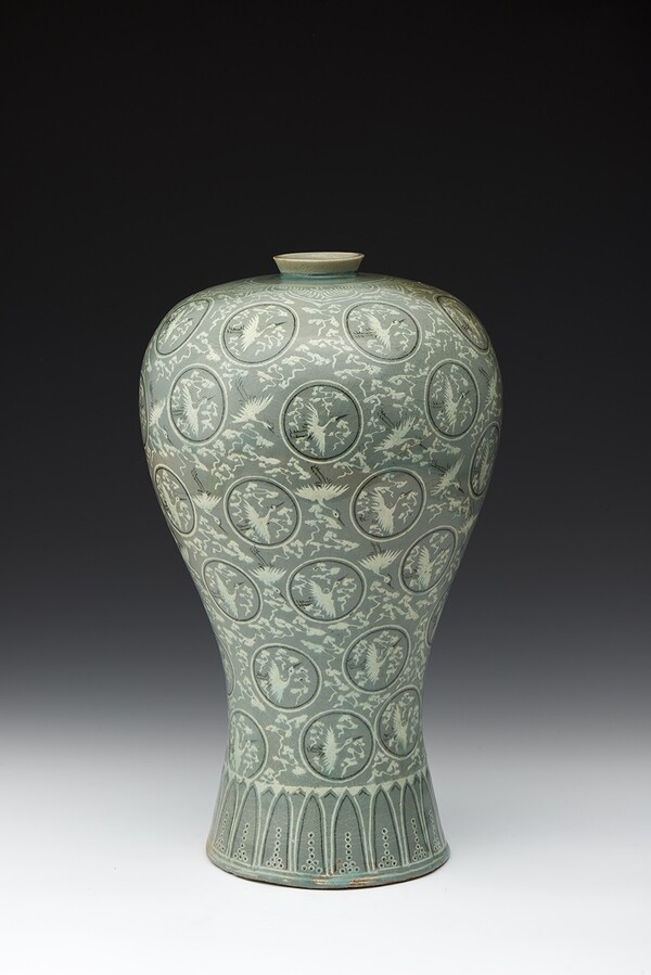 국보 제68호로 지정된 청자상감운학문매병 ⓒ간송미술관