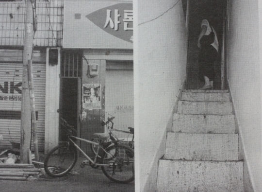 군산 대명동 매매촌 화재사건 당시 화재가 난 건물 출입구. 안으로 들어가면 한 사람이 겨우 지나갈 수 있는 좁은 계단이 나왔다. ⓒ여성신문