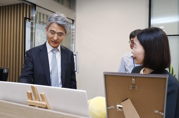 서울시의회 김인제 부의장(더불어민주당, 구로2)이 지난 21일 자립준비청년지원 전담기관인 ‘영플러스서울’을 방문했다. ⓒ서울시의회