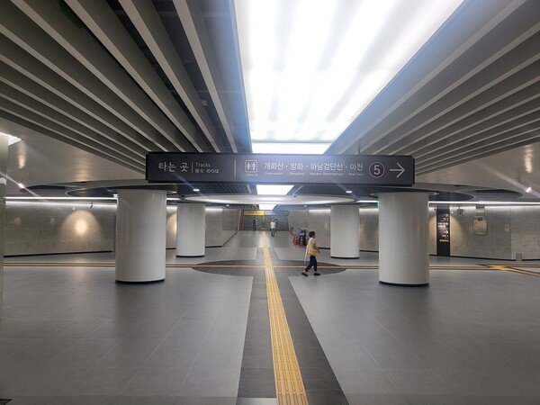 서울 강서구(청장 진교훈)가 발산역 지하보도 리모델링을 완료한 후 구민들에게 개방했다. ⓒ강서구