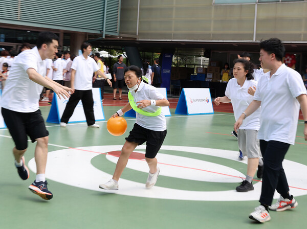 발달장애인 선수들이 무빙바스켓(농구) 경기를 하고 있다. ⓒ강남구