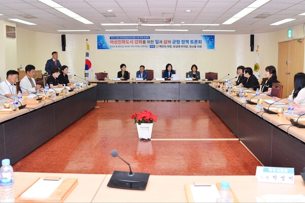 ▲ 김정희 여수지역아동센터연합회장은 "여수시와 교육청 그리고 국가에서 부족한 돌봄 예산 증액이 필요하다."며  일과 가정이 양립 할 수 있는 시스템 구축을 주문했다.(사진=여수시의회 제공)