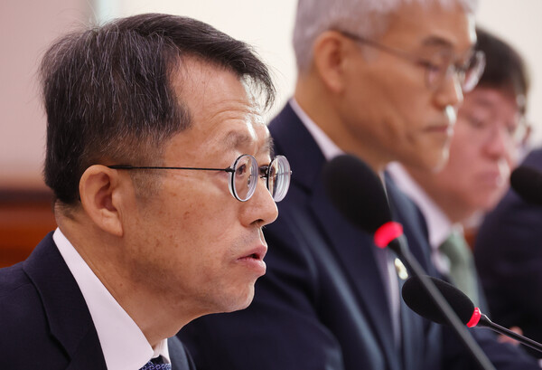 이상원 양형위원장이 7일 국회에서 열린 법제사법위원회의 대법원 등에 대한 국정감사에 출석, 의원 질의에 답하고 있다. ⓒ연합뉴스