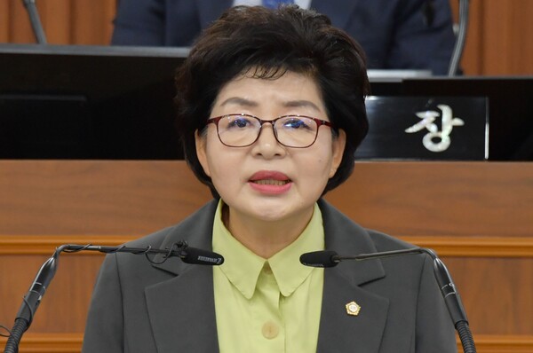 민병춘 충남 논산시의원(민주당, 취암)이 16일 본회의장 ‘5분 발언’을 통해 강경읍 성매매 집결지 회복적 해체와 종사자 자립 지원을 촉구하고 있다. ⓒ논산시의회