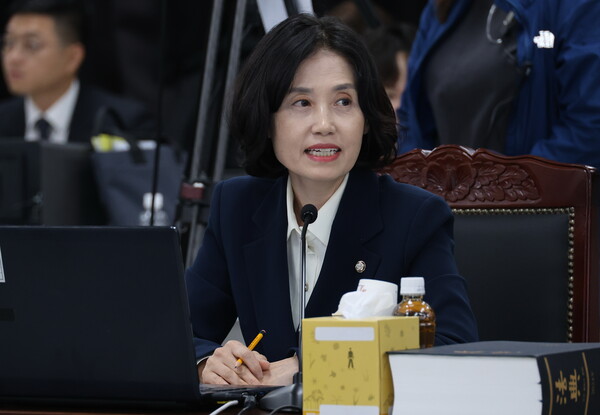 조국혁신당 박은정 의원이 17일 대구지검 신관 7층에서 열린 국회 법제사법위원회의 대구고검, 대전고검 등 지역 고등·지방검찰청 13곳에 대한 국정감사에서 질의하고 있다. ⓒ연합뉴스