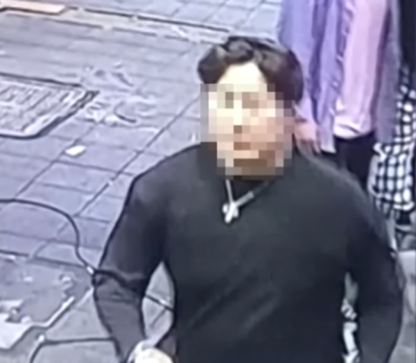 2022년 5월22일 부산 서면 한 오피스텔 복도에서 알지도 못하는 20대 여성을 무차별 폭행하고 CCTV 사각지대로 끌고 가 성범죄를 저지른 혐의를 받는 ‘부산 돌려차기’ 사건 가해 남성. ⓒCCTV영상 캡처