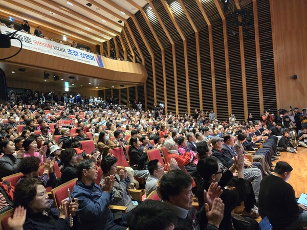 국민의힘 당 대표 취임 후 처음으로 대구를 방문한 한동훈 대표가 지방분권과 국민통합을 주제로 발표하고 지지자들을 만났다. ⓒ권은주 기자