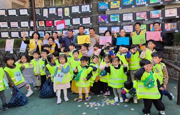 광진구 중곡2동에서 자원순환을 위한 ‘제8회 어린이 알뜰 한마당’을 개최했다. ⓒ광진구