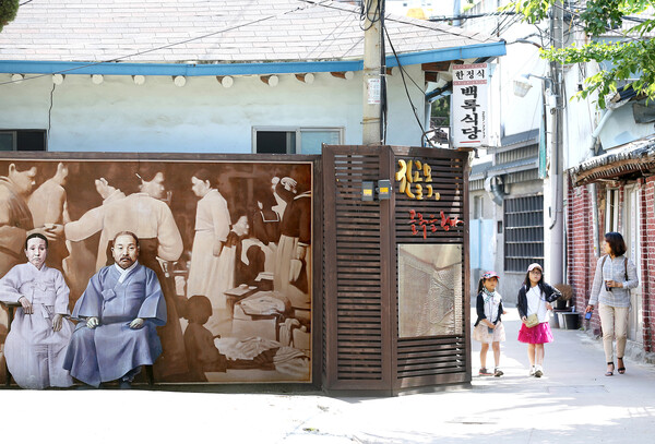 대구여성탐방로 ‘반지길’ 코스 중 한 곳인 진골목. 전국최초로 여성 국채보상운동에 참여한 남일동 폐물폐지부인회를 주도한 정경주의 삶을 들여다볼 수 있다. ⓒ연합뉴스