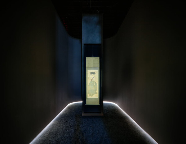 대구간송미술관 2전시실에 혜원 신윤복의 '미인도'가 단독으로 전시됐다. ⓒ간송미술재단