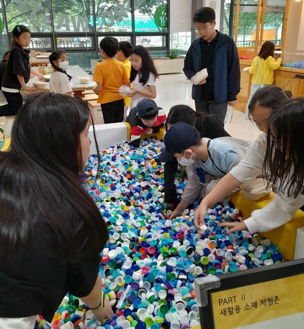 강남구는 9월 23일부터 12월 18일까지 초·중학교 학생 900여 명을 대상으로 총 31회의 환경시설 견학 프로그램을 진행 중이다. ⓒ강남구