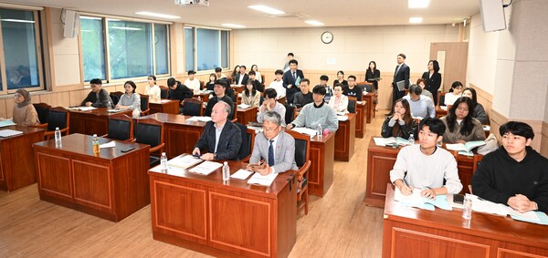 15일 오후 2시 제주대학교 사회과학대학 세미나실에서 열린 '2024 대학생 차세대 정책포럼' ⓒ제주도의회