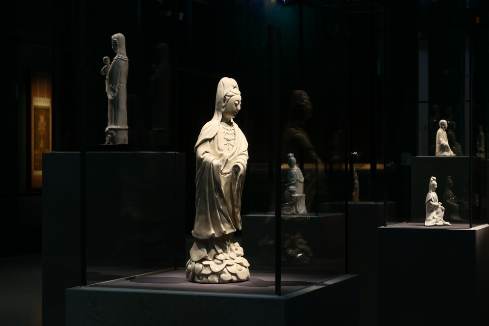 호암미술관에서 3월27일~6월16일 열린 ‘진흙에 물들지 않는 연꽃처럼’ 전시 전경. ⓒ호암미술관 제공