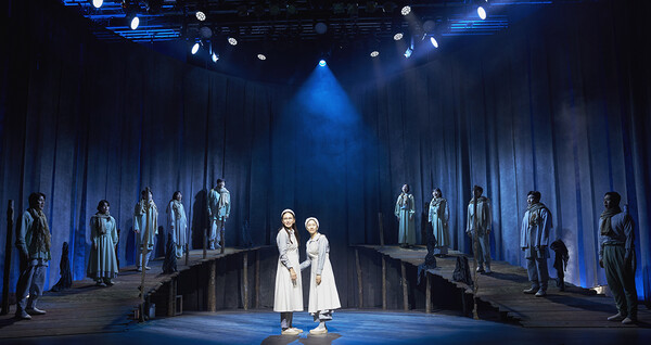 지난 5월22일부터 7월7일까지 서울 중구 국립정동극장 무대에 오른 음악극 ‘섬: 1933~2019’. ⓒ(주)라이브러리컴퍼니 제공