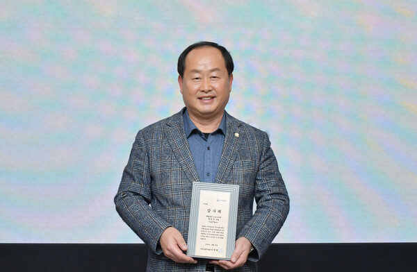 논산시의회 장진호 의원(국민의힘)이 지난 31일 국가보훈부 장관 감사패를 받았다. ⓒ논산시의회