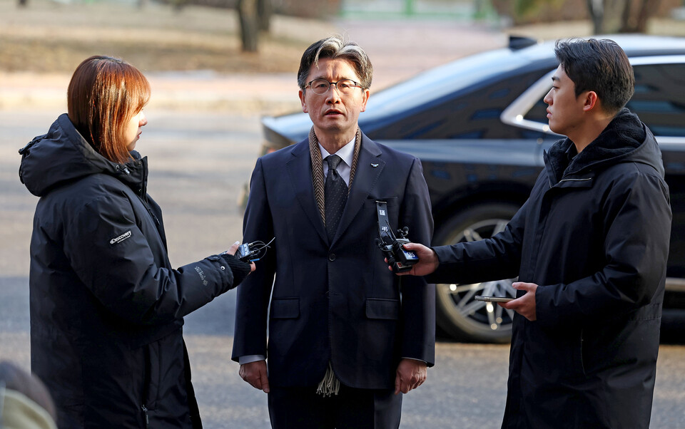 오동운 고위공직자범죄수사처장이 1일 오전 경기도 정부과천청사 공수처로 출근하며 취재진 질문에 답변하고 있다. ⓒ연합뉴스