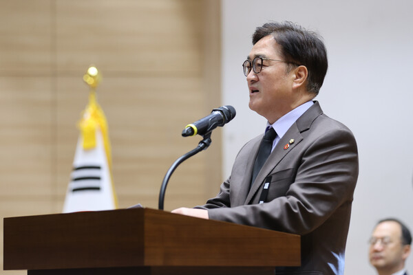 우원식 국회의장이 1월 2일 서울 여의도 국회의원회관에서 열린 2025년도 시무식에 참석했다. ⓒ국회의장실