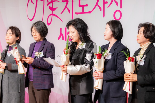 권오남 한국여성과학기술단체총연합회 회장이 제22회 미지상 시상식에 참석해 축사하고 있는 모습. ⓒ여성신문