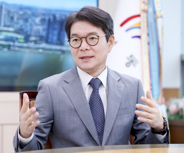 정원오 성동구청장이 “많은 기혼 여성에게 27일 임시공휴일 지정이 오히려 명절 가사 노동 부담을 가중시킬 수 있다”고 지적했다. ⓒ성동구