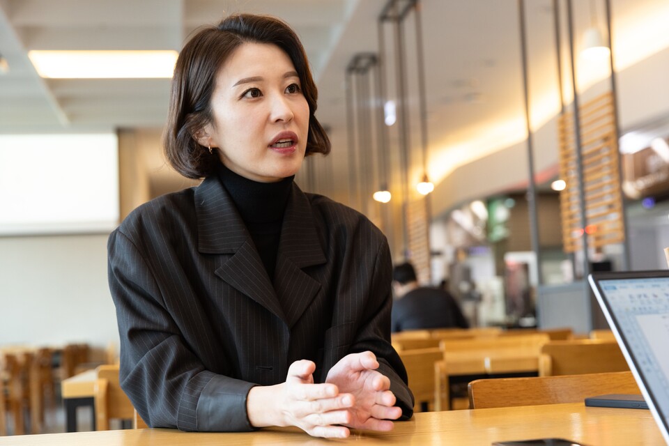 안귀령 더불어민주당 대변인이 최근 여성신문과 인터뷰를 진행했다. ⓒ 송은지 사진작가