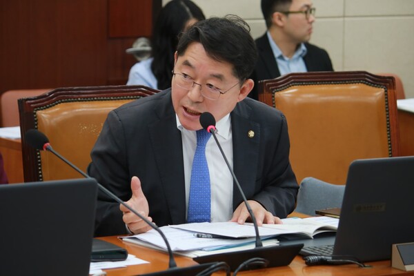 박희승 국회의원(더불어민주당, 남원장수임실순창)은 공공산후조리원 설립과 운영을 국가가 적극적으로 지원하도록 하는 ‘공공산후조리원 국가 지원법’(모자보건법 개정안)을 대표 발의했다. 