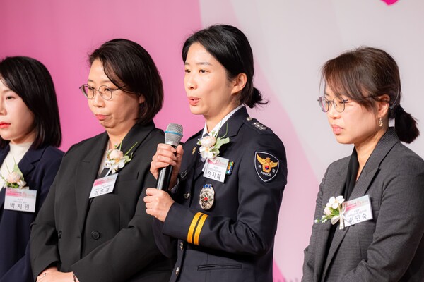1월 9일 서울 용산구 백범김구기념관에서 열린 ‘제22회 미래를 이끌어갈 여성 지도자상(미지상)’ 시상식에서 전지혜 경찰청 스토킹정책계장이 수상 소감을 밝히고 있다. ⓒ여성신문/박중원 작가