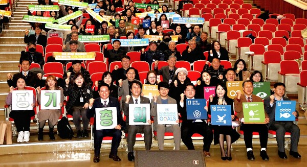 안양시지속가능발전협의회가 5일 안양시청 강당에서 제27차 정기총회를 열고 2025년 주요 사업 계획을 확정했다. ⓒ안양시