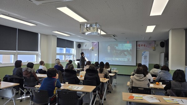 봉화군가족센터느 지난 5일 아이돌보미 19명을 대상으로 아동학대예방 특별교육·집담회를 진행했다. ⓒ봉화군가족센터