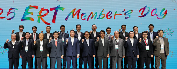 최태원 대한상의 회장과 참석자들이 기념촬영을 하고 있다. ⓒ대한상공회의소