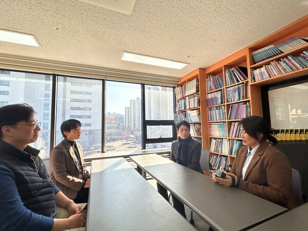 남양주시(시장 주광덕)는 지난 18일 안전하고 건강한 돌봄 환경 조성을 위해 지역 내 초등돌봄 시설 3곳을 방문해 운영 현황을 점검하고 관계자들을 격려했다. ⓒ남양주시