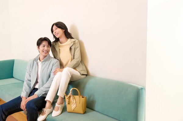 배우 김소연과 이상우가 함께한 2025년 올포유 봄 컬렉션. ⓒ올포유