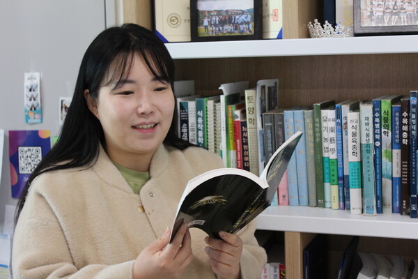 김수정 그린에이션 대표가 자신의 책 『스마트혁명』에 대해 설명하고 있다. ⓒ권기동 기자