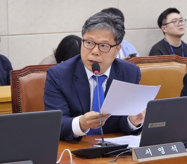 서영석 의원(더불어민주당, 부천시갑)이 대표발의한 가족돌봄지원법이 위원회 대안인 「가족돌봄 등 위기아동·청년 지원에 관한 법률안」으로 통과됐다. ⓒ서영석 의원실